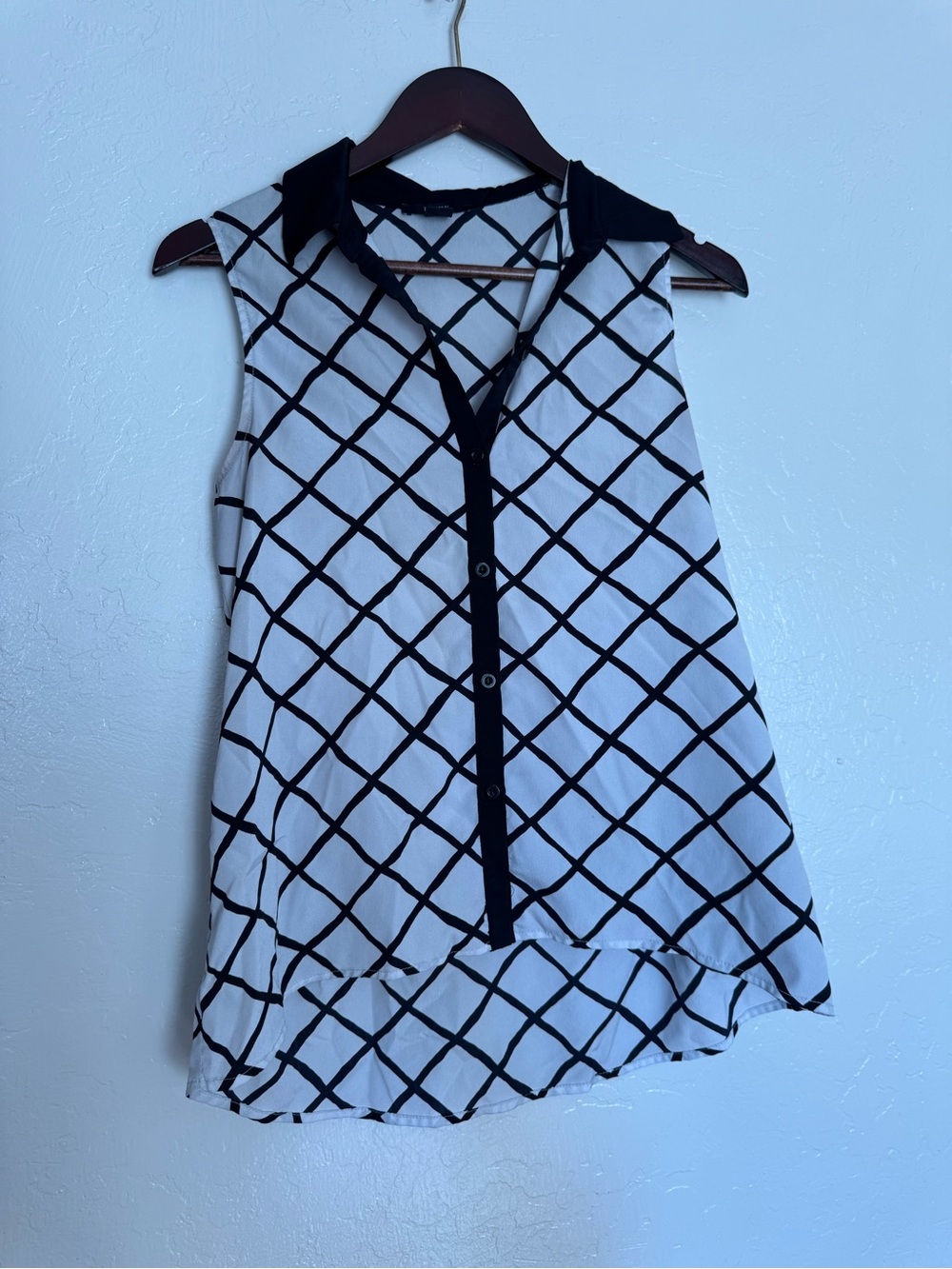 Forever 21 Black & White Sleeveless Grid-Print Blouse